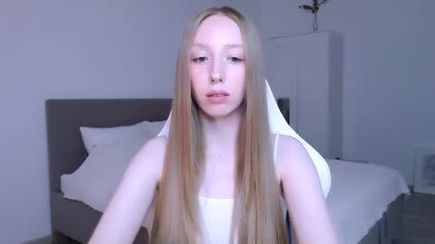 Luna online show from November 2025 08:19:02 PM