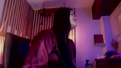 Luna Jonhsonn online show from January 2025 06:00:01 PM