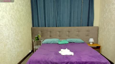 luna_lew1s online show from February 2025 11:01:02 AM