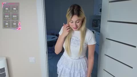 Snapshot of luna_licks chatting on November 2025 10:59:02 AM Olivia online show from November 2025 10:59:02 AM