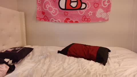 Luna online show from December 2024 10:43:02 PM