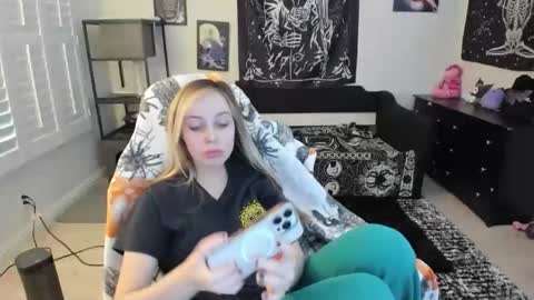 Luna online show from February 2026 06:55:02 PM