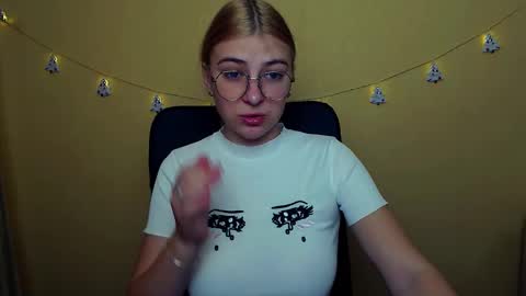 Snapshot of luna_lush_ chatting on December 2024 09:06:02 AM Luna online show from December 2024 09:06:02 AM