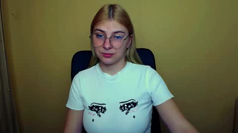 Snapshot of luna_lush_ chatting on January 2025 08:07:02 AM Luna online show from January 2025 08:07:02 AM