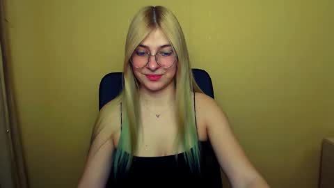 Snapshot of luna_lush_ chatting on February 2025 08:24:01 AM Luna online show from February 2025 08:24:01 AM