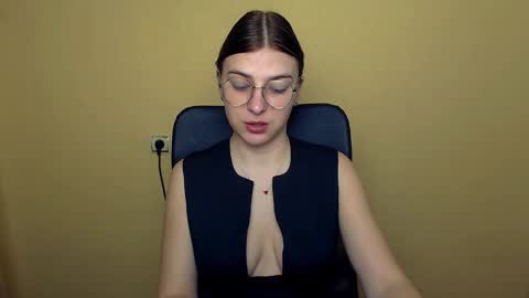 Snapshot of luna_lush_ chatting on November 2025 01:10:01 PM Luna online show from November 2025 01:10:01 PM