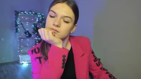 Luna online show from December 2025 04:32:01 AM