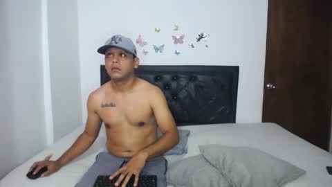 Snapshot of luna_pitufo chatting on December 2025 10:21:02 AM Luna y pitufo online show from December 2025 10:21:02 AM