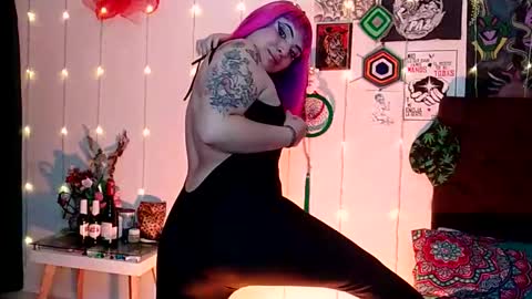 Snapshot of luna_ray420 chatting on January 2025 04:04:01 AM MISS LUNA online show from January 2025 04:04:01 AM