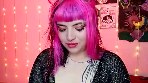 Snapshot of luna_ray420 chatting on January 2025 12:19:02 AM MISS LUNA online show from January 2025 12:19:02 AM