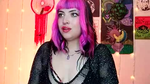 Snapshot of luna_ray420 chatting on January 2025 03:23:02 AM MISS LUNA online show from January 2025 03:23:02 AM