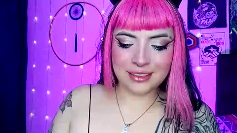 Snapshot of luna_ray420 chatting on January 2025 05:53:01 AM MISS LUNA online show from January 2025 05:53:01 AM