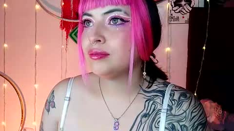 Snapshot of luna_ray420 chatting on January 2025 09:16:01 PM MISS LUNA online show from January 2025 09:16:01 PM