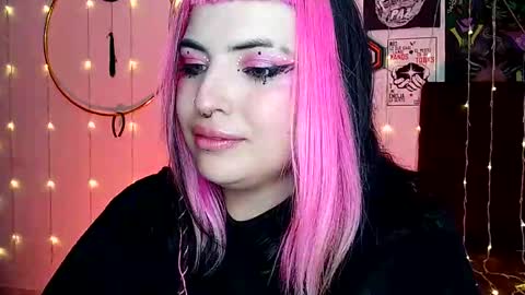 Snapshot of luna_ray420 chatting on February 2025 01:13:01 AM MISS LUNA online show from February 2025 01:13:01 AM