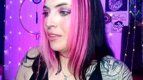 Snapshot of luna_ray420 chatting on February 2025 09:10:01 PM MISS LUNA online show from February 2025 09:10:01 PM