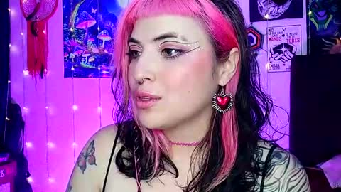 Snapshot of luna_ray420 chatting on February 2025 06:27:02 AM MISS LUNA online show from February 2025 06:27:02 AM