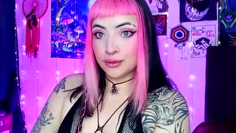 Snapshot of luna_ray420 chatting on March 2025 01:51:01 PM MISS LUNA online show from March 2025 01:51:01 PM