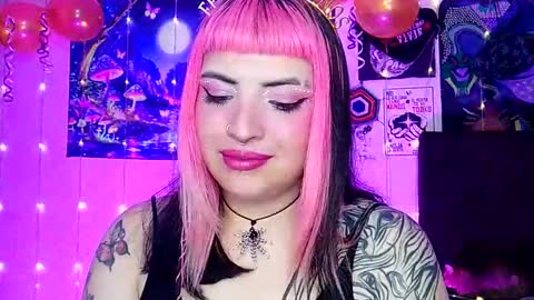 Snapshot of luna_ray420 chatting on March 2025 04:35:02 PM MISS LUNA online show from March 2025 04:35:02 PM