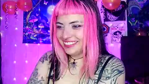 Snapshot of luna_ray420 chatting on March 2025 09:56:01 PM MISS LUNA online show from March 2025 09:56:01 PM