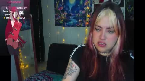 Snapshot of luna_ray420 chatting on October 2025 08:37:02 AM MISS LUNA online show from October 2025 08:37:02 AM