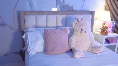 L U N A   Try my private  online show from November 2025 11:55:02 AM