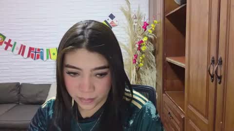 luna_rousse26 online show from June 2026 12:58:01 PM