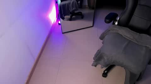 Luna online show from April 2026 09:01:02 PM