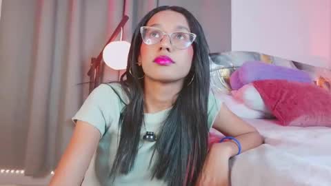 Snapshot of luna_valen chatting on November 2025 08:18:01 PM luna_valen online show from November 2025 08:18:01 PM