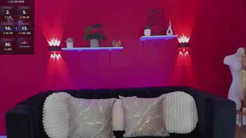 LUNA  online show from April 2026 09:01:01 PM