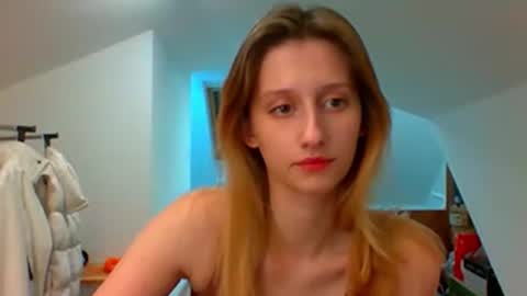 L U N A  online show from December 2024 05:52:02 PM