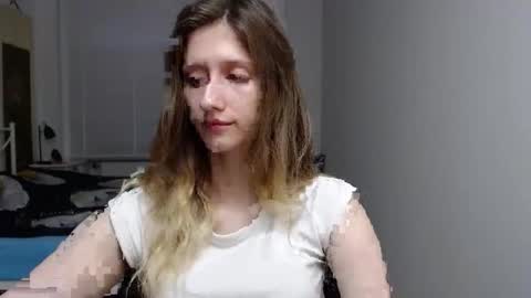 L U N A  online show from October 2025 05:49:02 AM