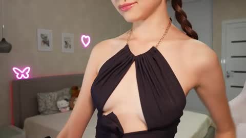 Snapshot of luna_yung chatting on July 2026 05:04:01 PM Sweet Luna online show from July 2026 05:04:01 PM