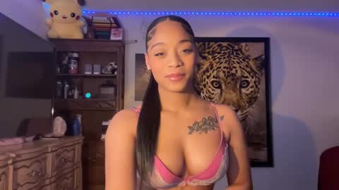lunaa_11 online show from February 2025 05:37:01 AM
