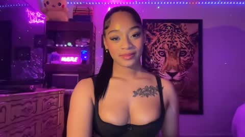 lunaa_11 online show from May 2026 07:26:02 AM