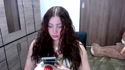 lunaa_sub online show from July 2026 08:00:01 PM