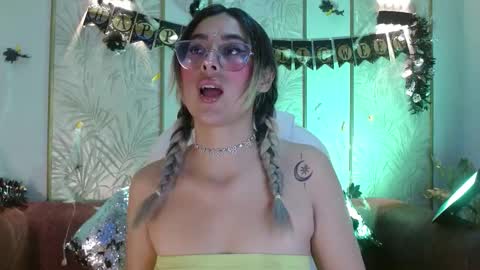 Luna online show from November 2025 04:00:01 AM