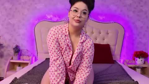lunababe_ online show from July 2026 11:05:02 AM