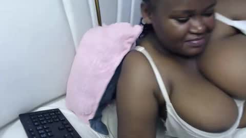 lunabloom01 online show from October 2025 12:35:01 PM