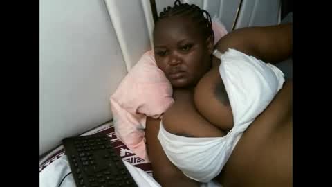 lunabloom01 online show from December 2025 01:21:02 AM