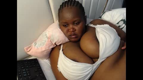 lunabloom01 online show from January 2026 09:13:01 PM