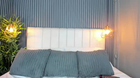 Luna  online show from October 2025 06:05:01 PM