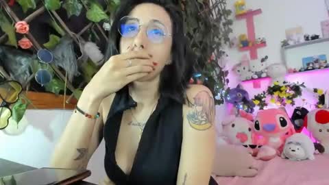 lunacristal_moon online show from January 2025 05:13:02 AM