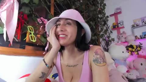 lunacristal_moon online show from February 2025 01:19:02 PM