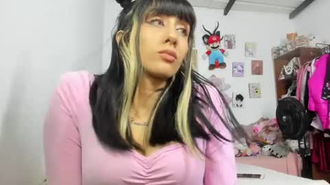 lunacristal_moon online show from June 2026 08:25:02 AM
