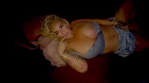 Snapshot of lunadaddysgirl chatting on May 2026 06:10:02 AM Luna Daddys Girl online show from May 2026 06:10:02 AM