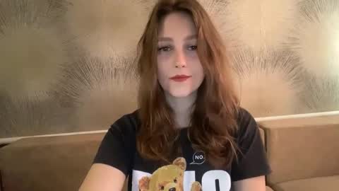 Snapshot of lunafeather chatting on March 2026 05:44:01 AM lunafeather online show from March 2026 05:44:01 AM