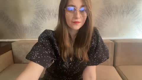 Snapshot of lunafeather chatting on April 2026 04:24:01 AM lunafeather online show from April 2026 04:24:01 AM