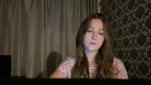 lunafeather online show from June 2026 06:32:02 PM