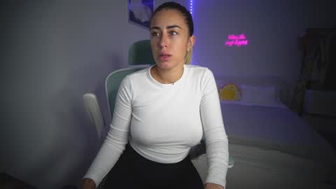 Laura online show from November 2025 11:32:01 AM