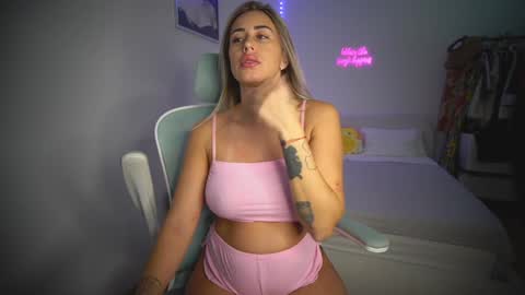 Laura online show from November 2025 12:04:01 PM